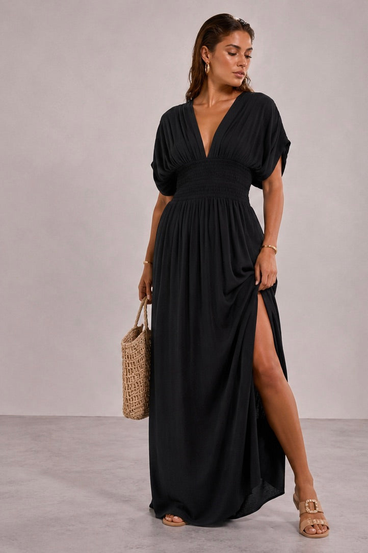 L'Azurienne — Robe fluide noire portée en terrasse au soleil | Azura